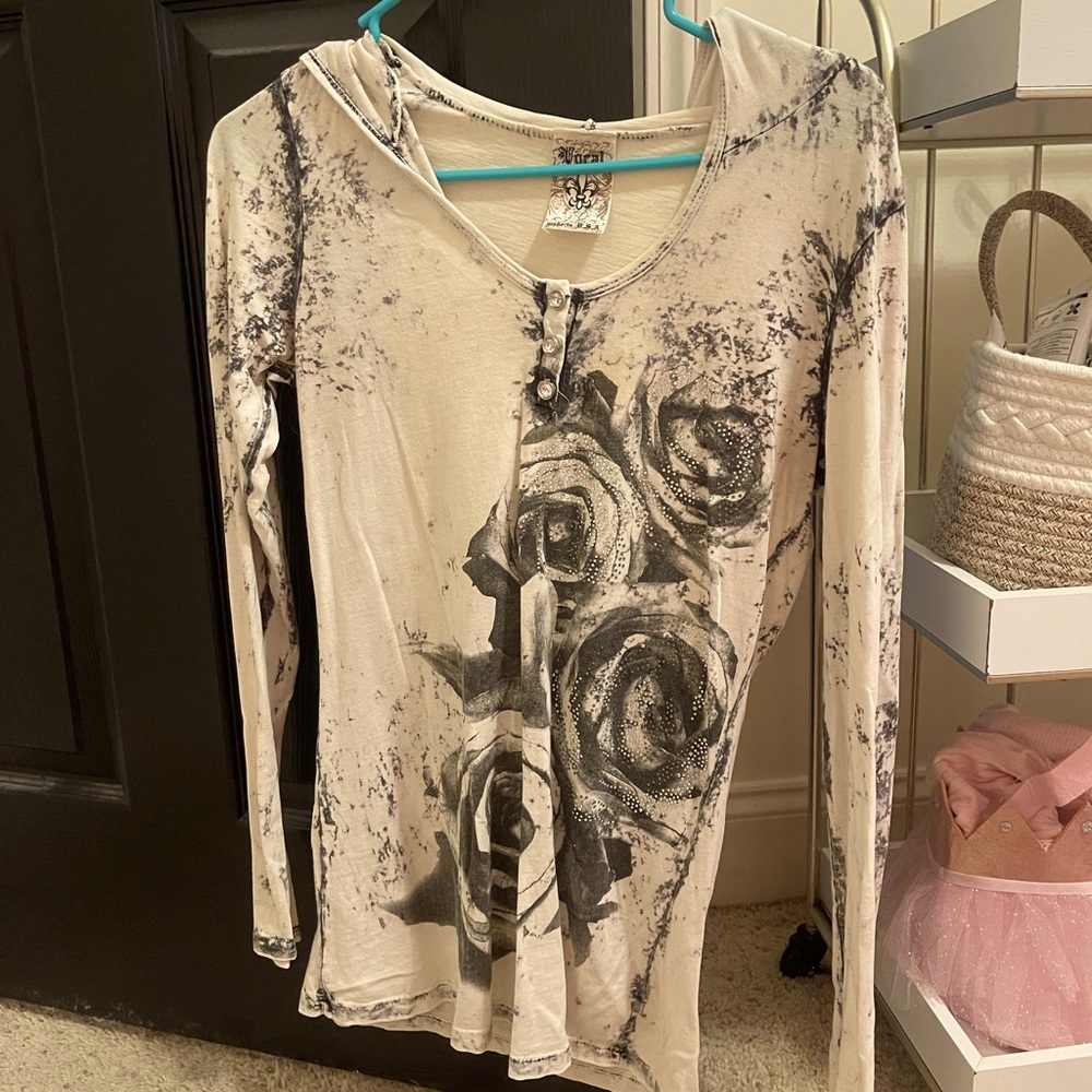 Coral M top with rhinestone detail